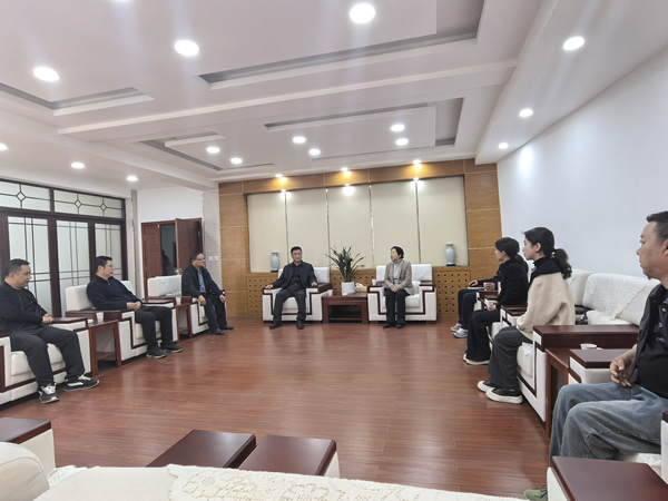 隴運集團潤華旅游客運公司、晟游天下旅行社與隴南師范學院歷史文化與旅游學院達成見習合作意向